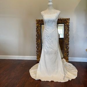 Jj’s House White Wedding Dress Ladies Size 2